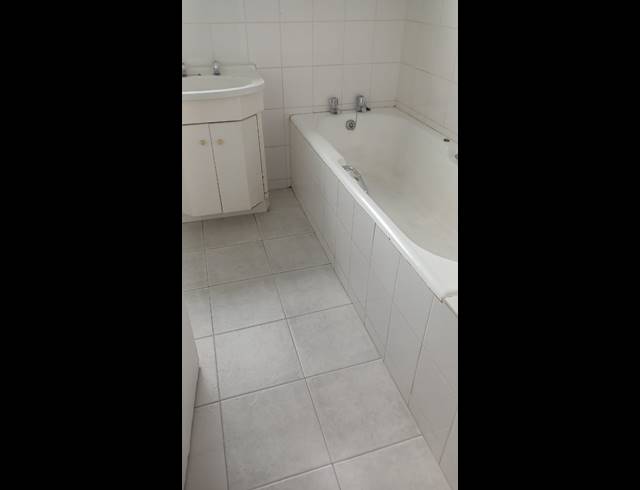 2 BEDROOM APARTMENT TO LET IN ESSENWOOD